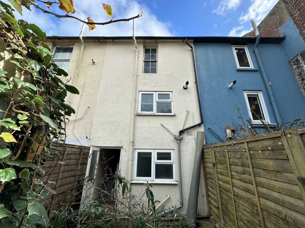 Lot: 170 - TWO-BEDROOM TERRACE HOUSE FOR REFURBISHMENT - Back of Property from Garden